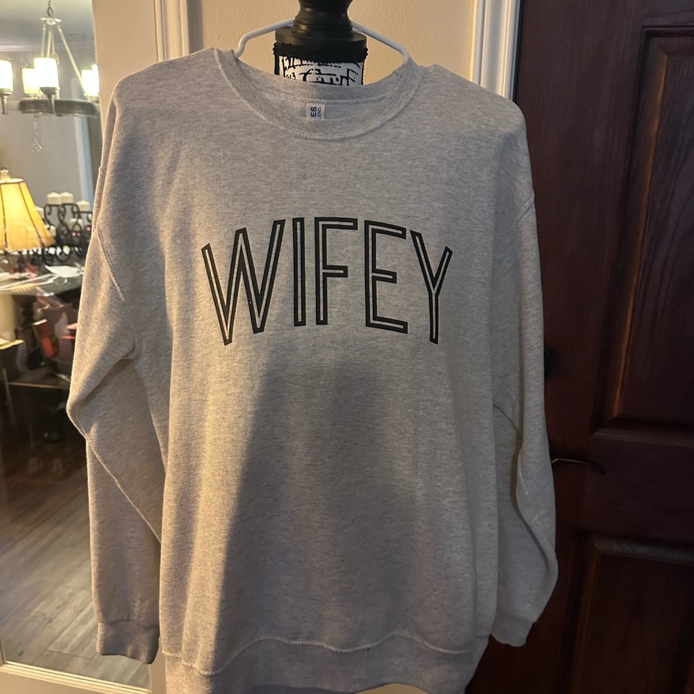 Casual Gray 'Wifey' Sweatshirt